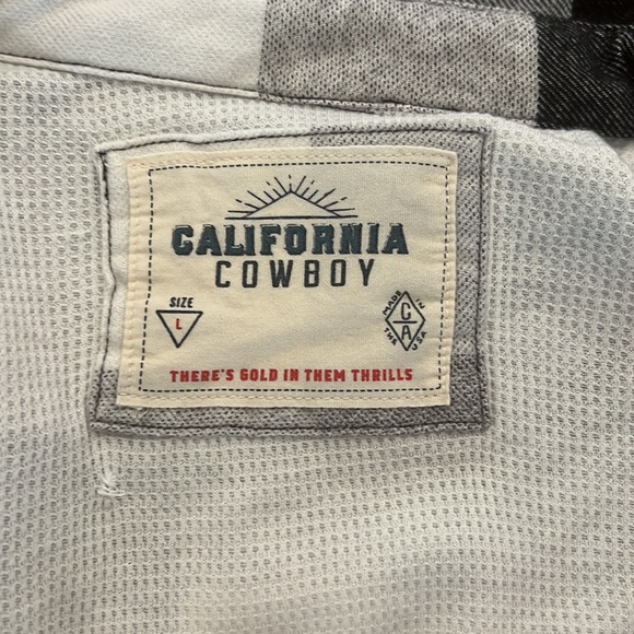 Never been worn, plaid long sleeve shirt. Has pockets - Picture 2 of 3